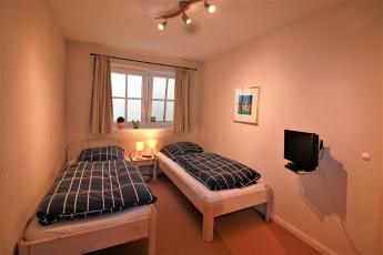 Das dritte Schlafzimmer befindet sich im UG und ist mit zwei Einzelbetten ausgestattet.