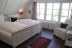 'Das Schlafzimmer mit Blick in die Marsch im Obergeschoss'
