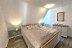 'Das Schlafzimmer mit Doppelbett ...'