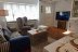 'Das gemtliche Wohnzimmer mit Couch, Sessel, TV und Kamin (nicht im Bild)'