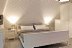 'Das Schlafzimmer im Obergeschoss mit groem Doppelbett 180x200cm'