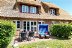 'Die Sdterrasse mit Strandkorb und Gartenmbeln laden zum Verweilen ein. (April-Oktober)'