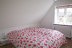 'Das Obergescho bietet insgesamt drei Schlafzimmer. Eines der gemtlichen Schlafzimmer verfgt ber ein Doppelbett(180 x 200 cm).'