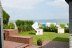 'Der Garten mit berdachter Terrasse, Strandkorb (April-Oktober), Gartenmbeln und direktem Strandzugang steht Ihnen zur alleinigen Nutzung zur Verfgung.'