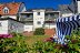 'Diese wunderschne Obergeschowohnung fr 4 Personen mit zwei Balkonen und Garten liegt in erster Reihe zum Strand mit Meerblick.'
