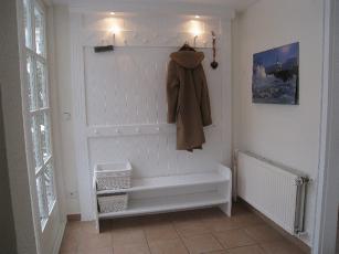 Der Eingangsbereich mit großer Garderobe