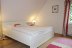 'Grosses Bett im Elternschlafzimmer 180x200cm ohne Fussteil'