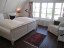 'Das Schlafzimmer mit Blick in die Marsch im Obergeschoss'