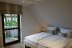 'Das groe Doppelbett im Schlafzimmer, Austritt auf den Balkon....'