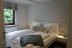 'Ein Schlafzimmer mit groem Doppelbett \n(180x200cm, ohne Fussteil).....'